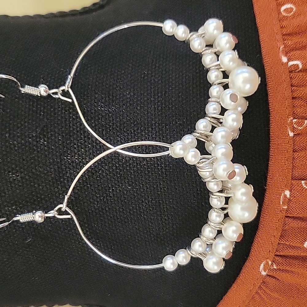 Hoop earrings with pearl accents